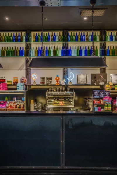 comptoir bar bouteilles machine café