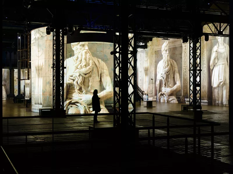 projection statues renaissance murs